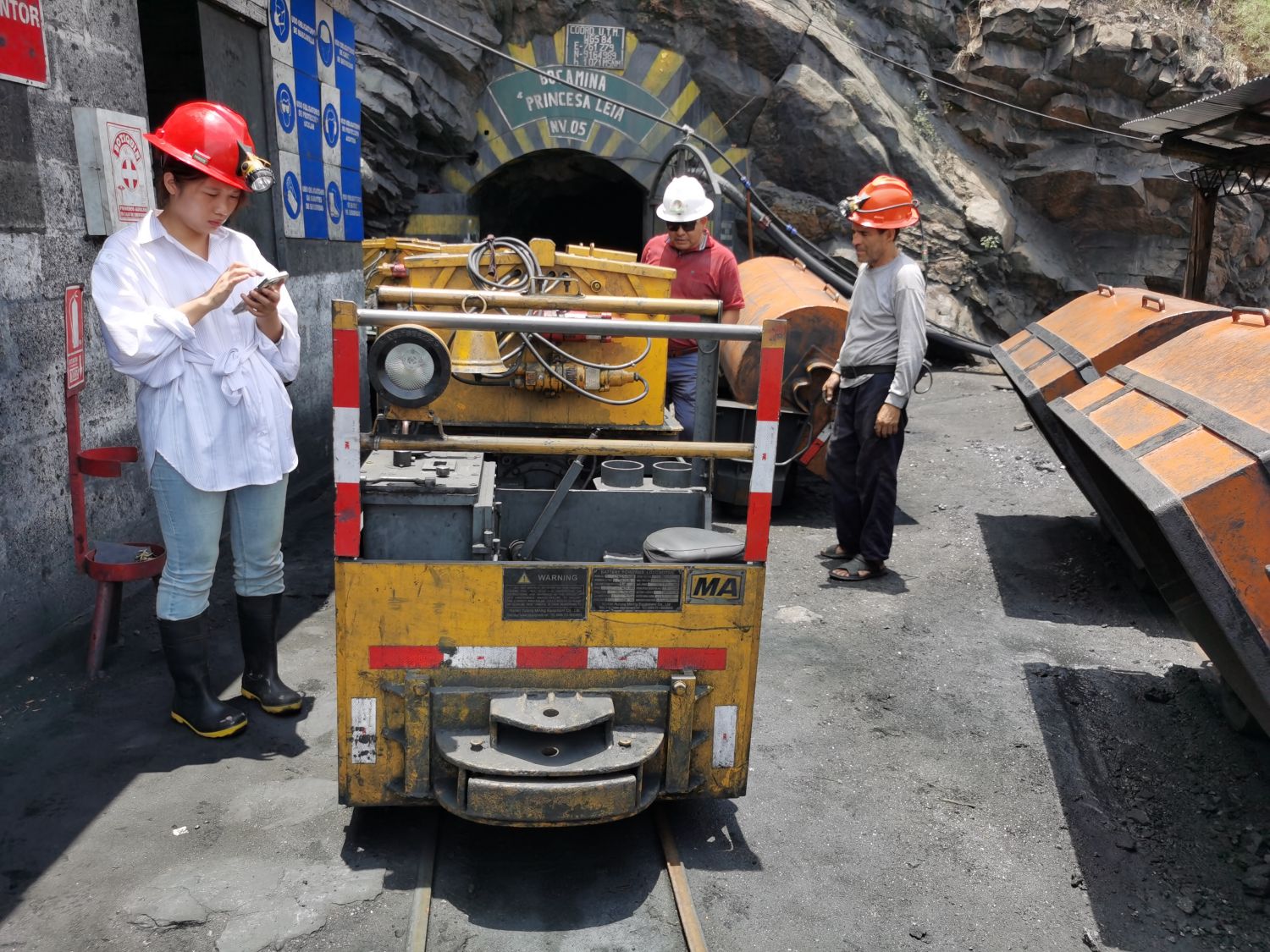 Mining locomotive modification(图1)