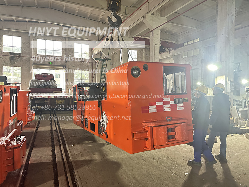 Explosion Proof 8 Ton Battery Locomotives Ready for Coal Mine Service(图2) 8-ton battery electric locomotives shipment 2.jpg