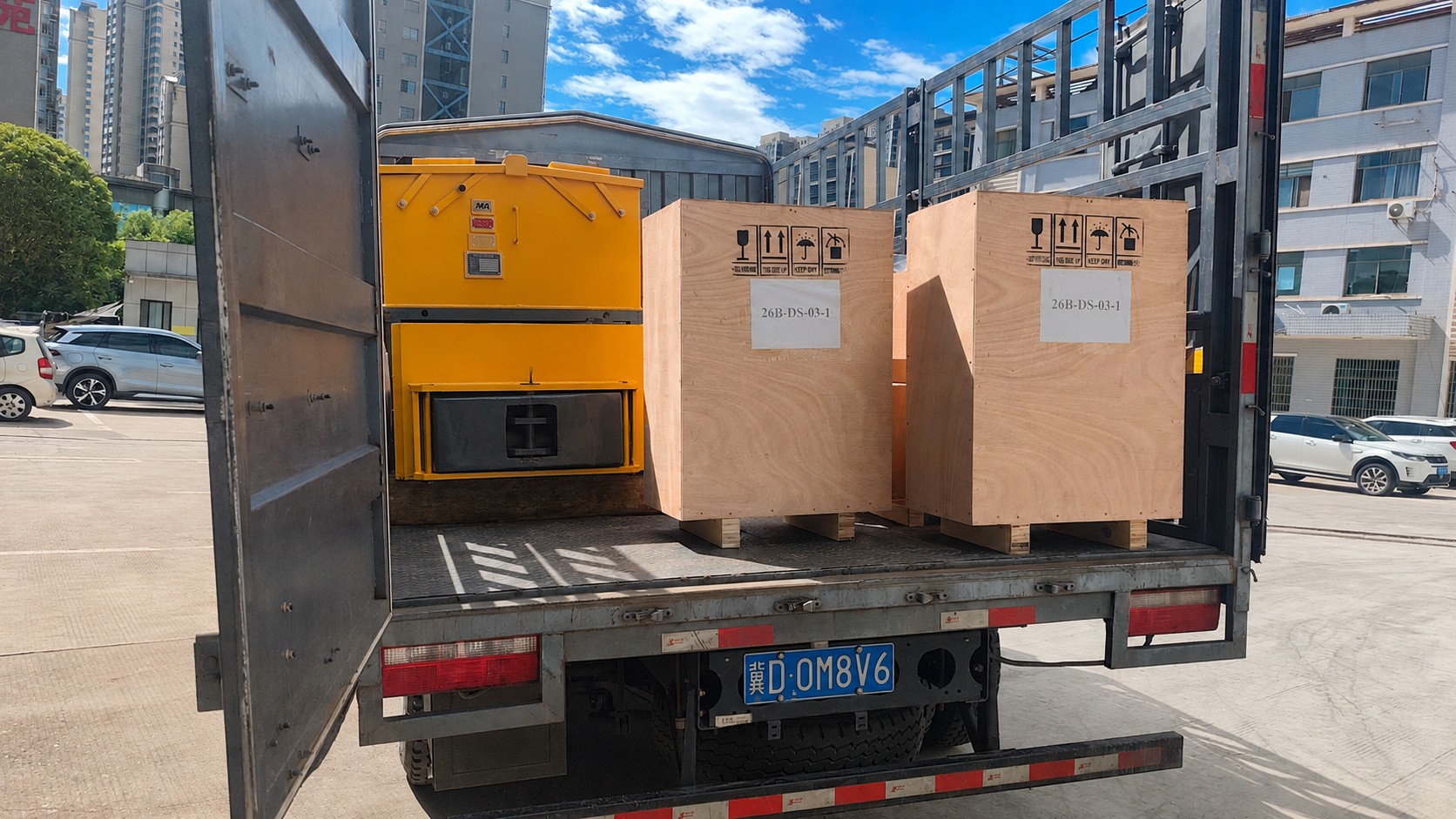 The mining battery locomotive and matching components loaded onto the delivery truck.jpg