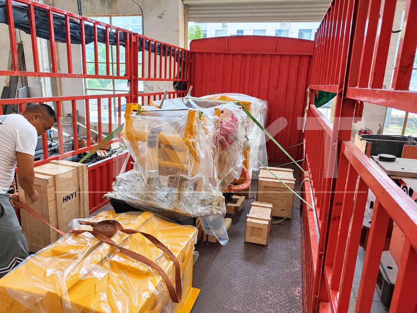 03-mining-equipment-truck-loading.jpg