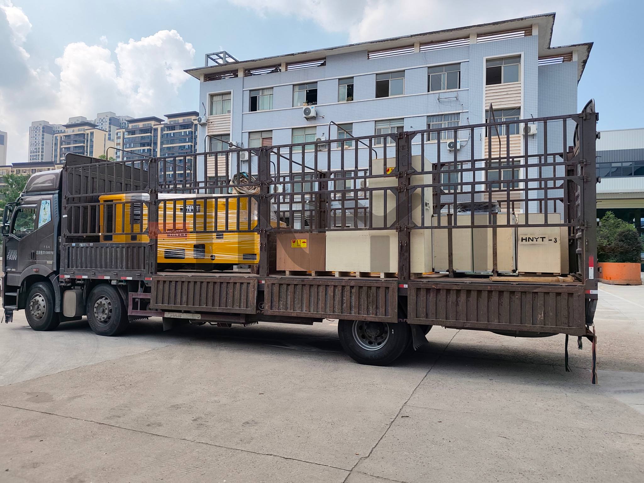 8 Ton Battery Electric Locomotive Shipped to South America for Metal Mining Operations(图1) export of 8 ton battery locomotive 1.jpg