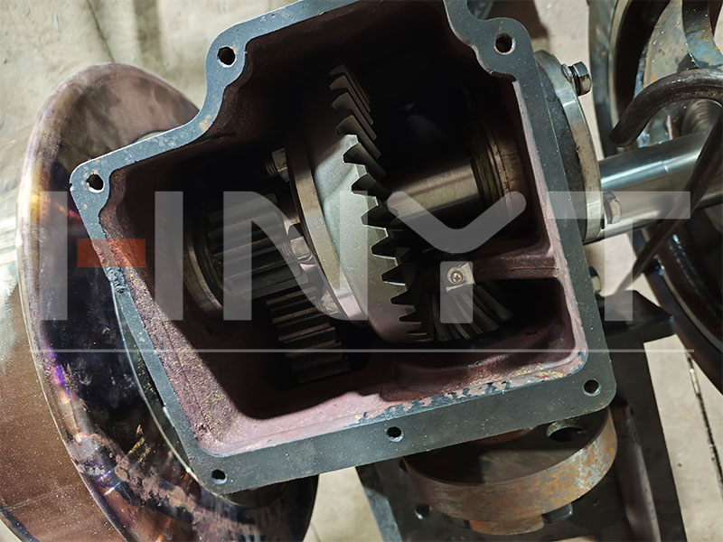 How to Solve Power Loss in a 5 Ton Battery Mine Locomotive(图3) battery electric locomotive gearbox.jpg