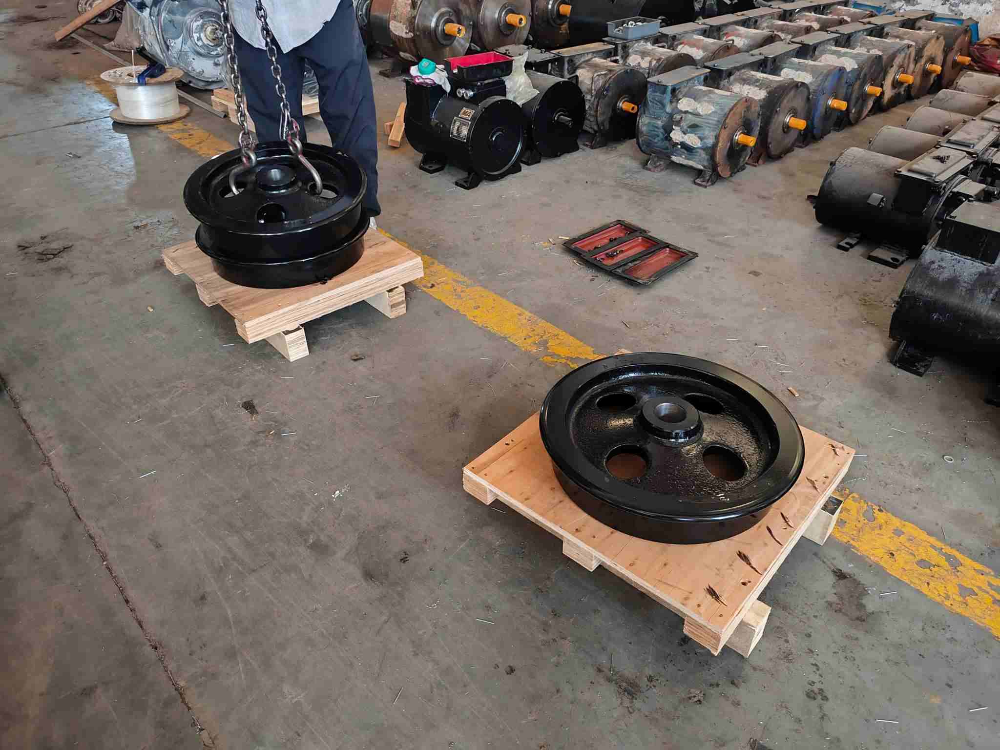 Underground Mine Locomotive Spare Parts Shipped Overseas(图4) mining electric locomotive spare parts.jpg