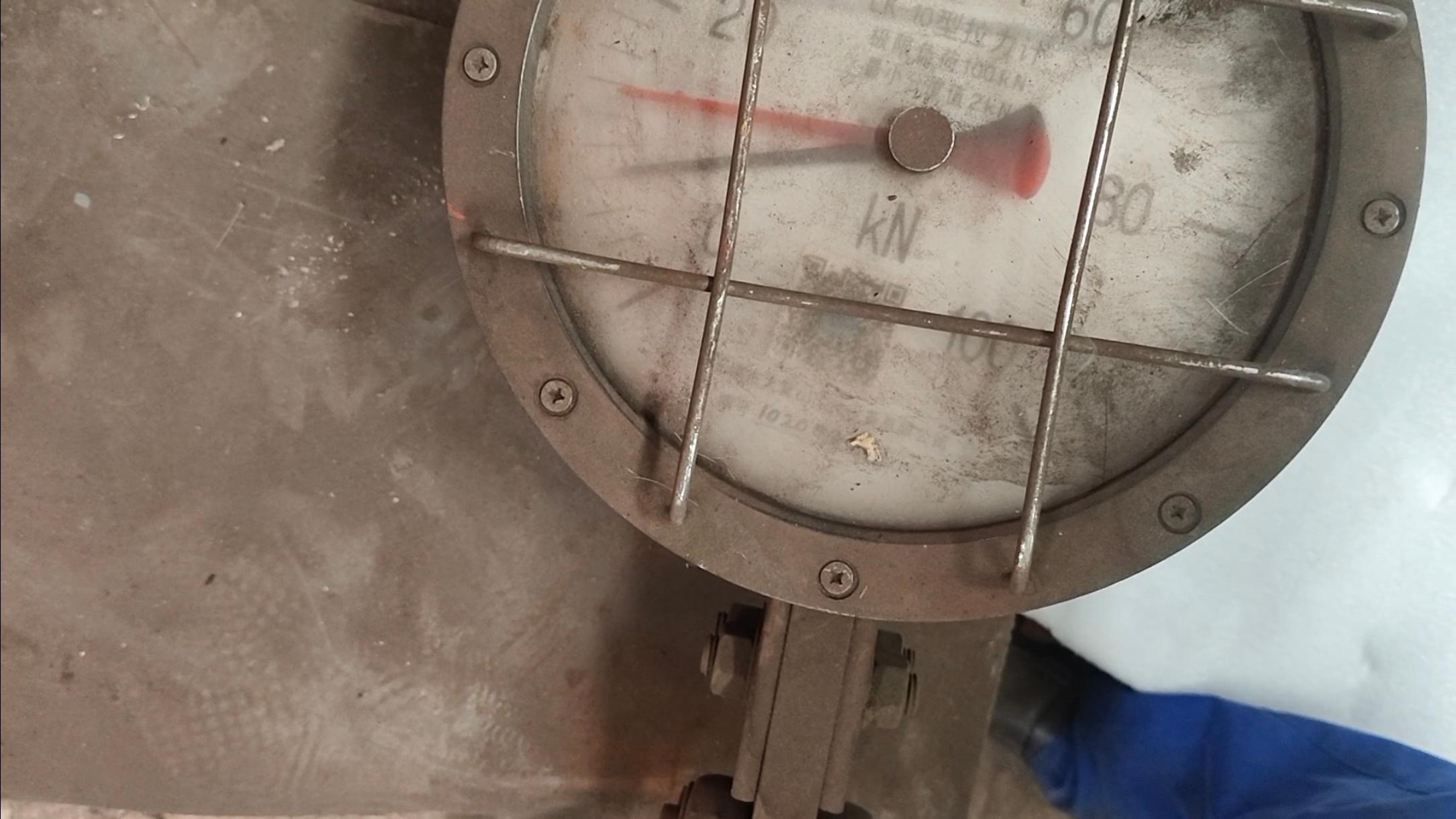 Three Customized 3 Ton Underground Battery Locomotives Complete Factory Testing(图3) 03-tractive-force-gauge-original.jpg